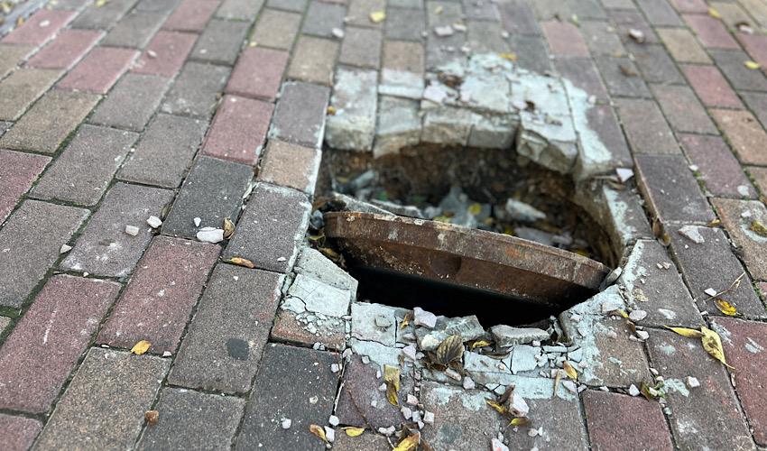 שוחת הביוב המסוכנת ברמת אלמוגי (צילום: חגית הורנשטיין)