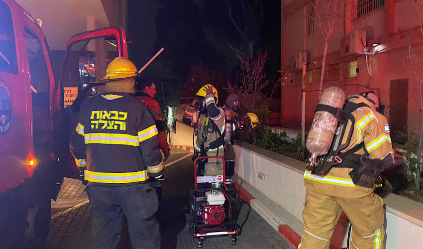 השריפה ברחוב אלחנן (צילום: דוברות שירותי הכבאות וההצלה)