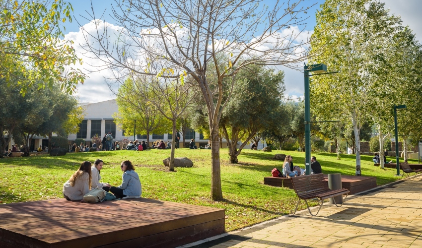 סטודנטים בקמפוס מזרח (צילום: האקדמית תל-חי)