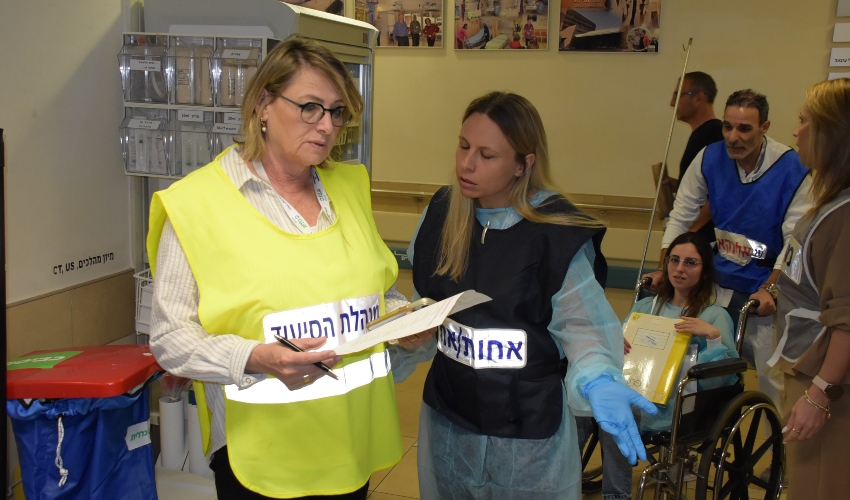 אהובה טל, מנהלת הסיעוד וצוותי החירום בתרגיל (צילום: ירון חזן, דוברות כרמל)