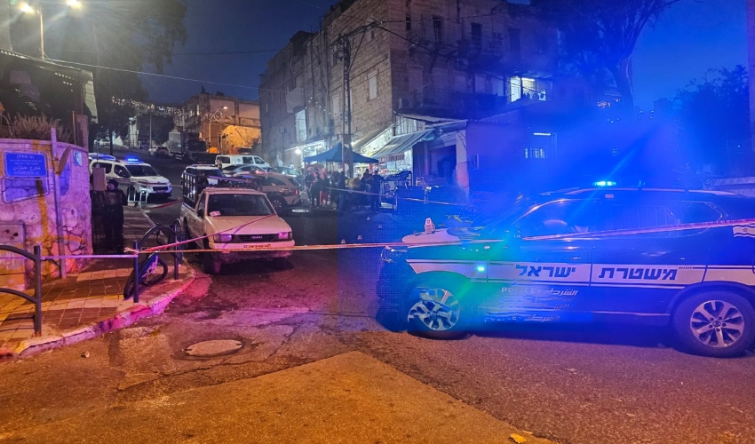 זירת הרצח ברחוב הירדן (צילום: דוברות המשטרה)
