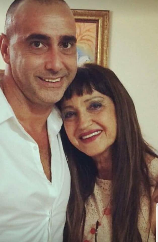 לירון בסיס ואמו שרית (צילום מתוך דף הפייסבוק של האם)