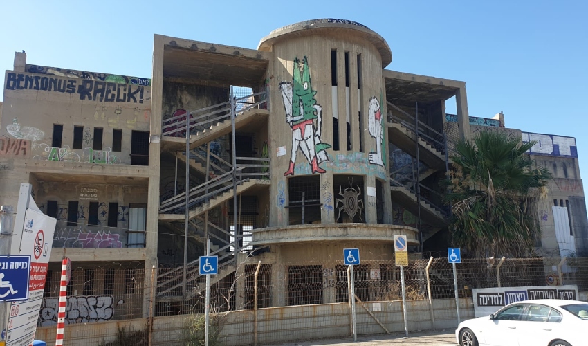 מבנה הקזינו בבת גלים (צילום: בועז כהן)