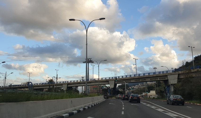 הגשר במחלף הצ'ק פוסט (צילום: בועז כהן)