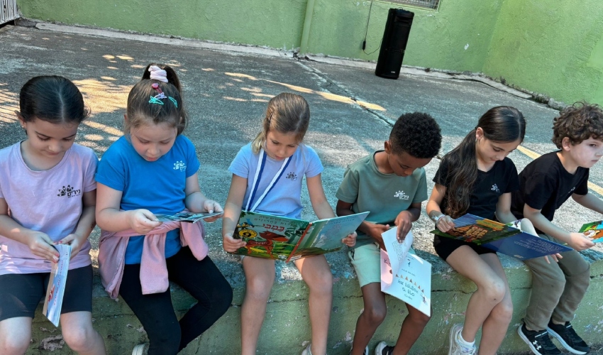 מצעד הספרים בבית הספר נירים (צילום: נירים)