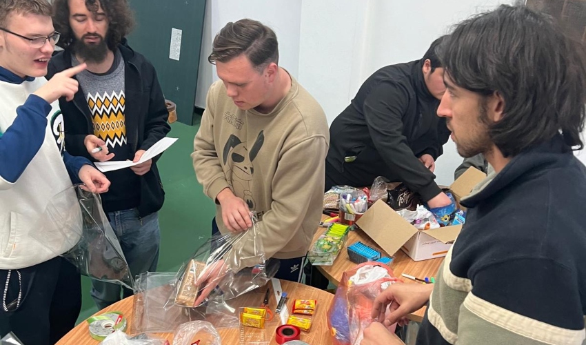 סטודנטים מתנדבים בקהילת הדר (צילום: דוברות עיריית חיפה)