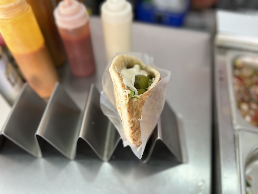 פיתה קבב אצל יעקב קבב (צילום: נמרוד אשכנזי)