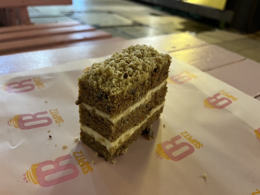 עוגת גזר בפודטראק של אור שפיץ (צילום: נמרוד אשכנזי)