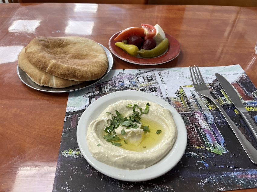 חומוס במסעדת אלנבי (צילום: נמרוד אשכנזי)