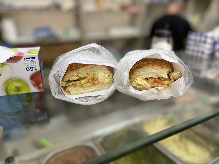 הכריך הקלאסי של ויקטור (צילום: נמרוד אשכנזי)