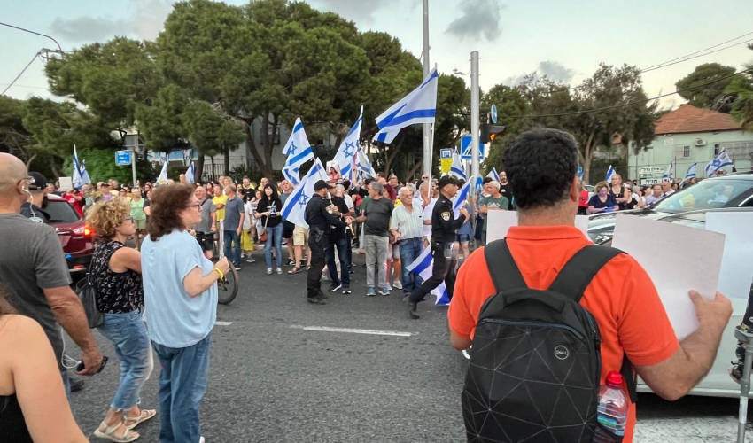 המפגינים בעד עסקה עם החמאס לשחרור החטופים (צילום: נמרוד אשכנזי)