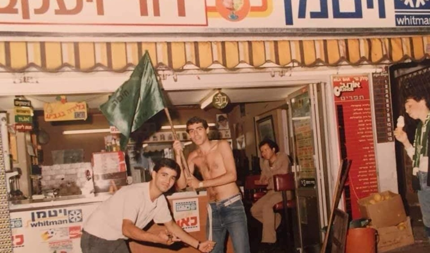 אבי כהן חוגג אליפות של מכבי חיפה במילק בר ויטמן (צילום: מימל)