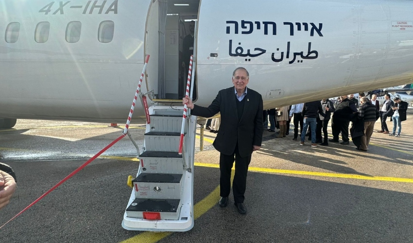 יונה יהב בטקס השקת הפעילות של אייר חיפה בשדה התעופה בחיפה (צילום: ראובן כהן, דוברות עיריית חיפה)