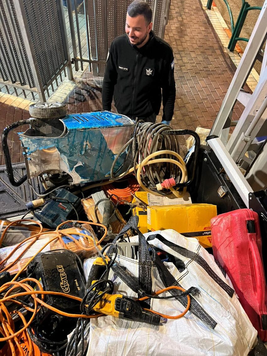 הציוד שנתפס (צילום: דוברות עיריית טירת כרמל)