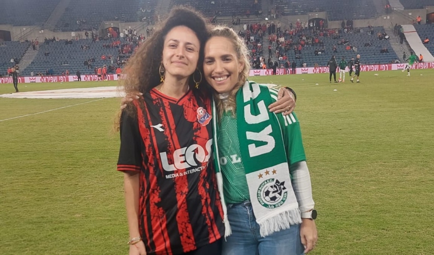 ימית אשכנזי, אחותה של דורון, וירדן גונן, אחותה של רומי, בדרבי (צילום: באדיבות הפועל חיפה)