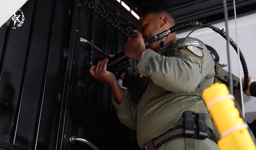 הפעילות של השוטרים (צילום: דוברות המשטרה)