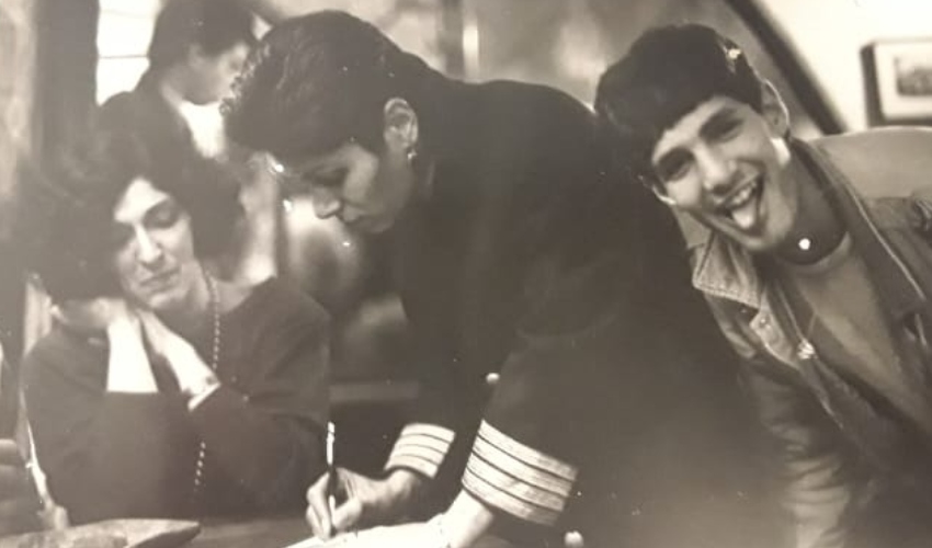 מבלים בפאב הסבתא (צילום: האני ליובן)