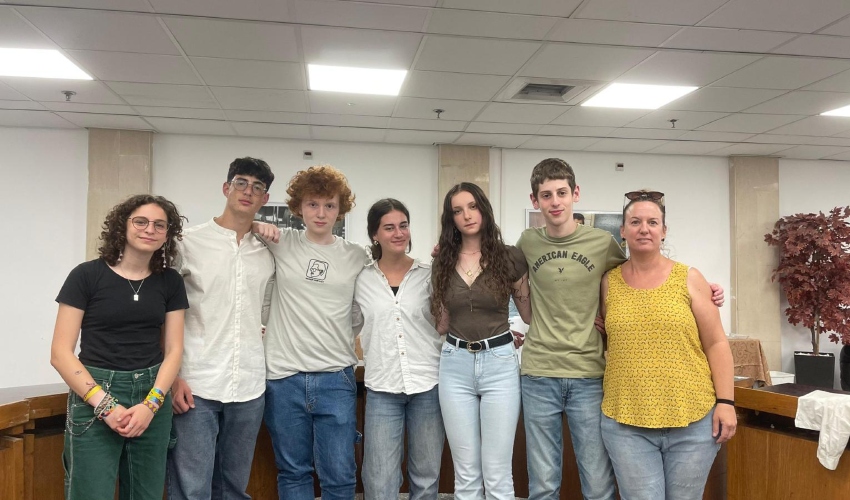 חברי ההנהגה החדשה של מועצת הנוער העירונית (צילום: דוברות עיריית חיפה)
