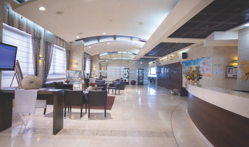 לובי פסגת חן (צילום: מיכה בריקמן)