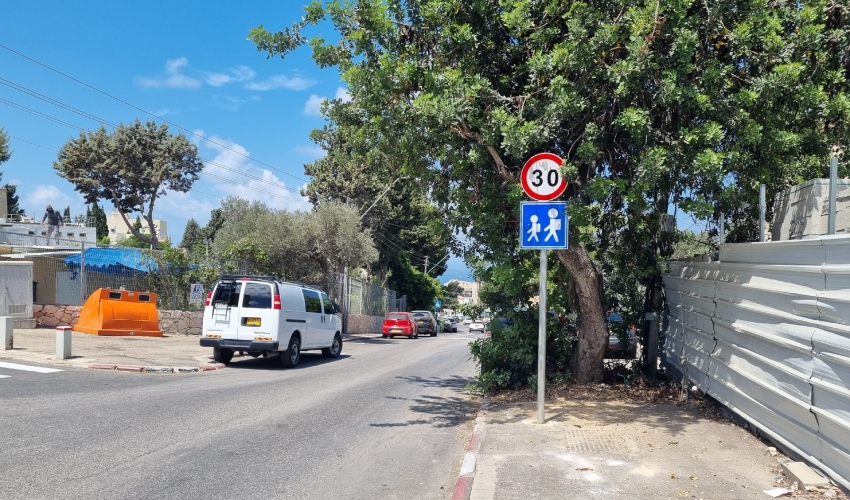 הגבלת מהירות ליד בית ספר (צילום: דוברות עיריית חיפה)
