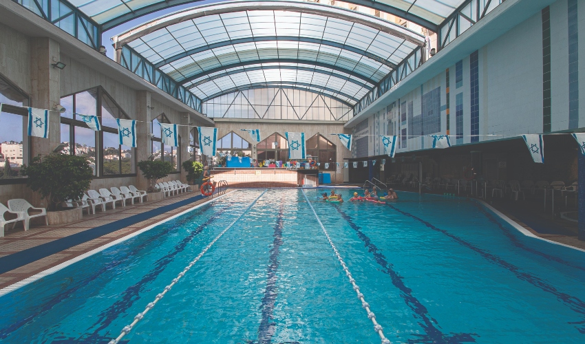 הבריכה המפוארת במגדלי אלישע (צילום: פיליפ מורוזוב)