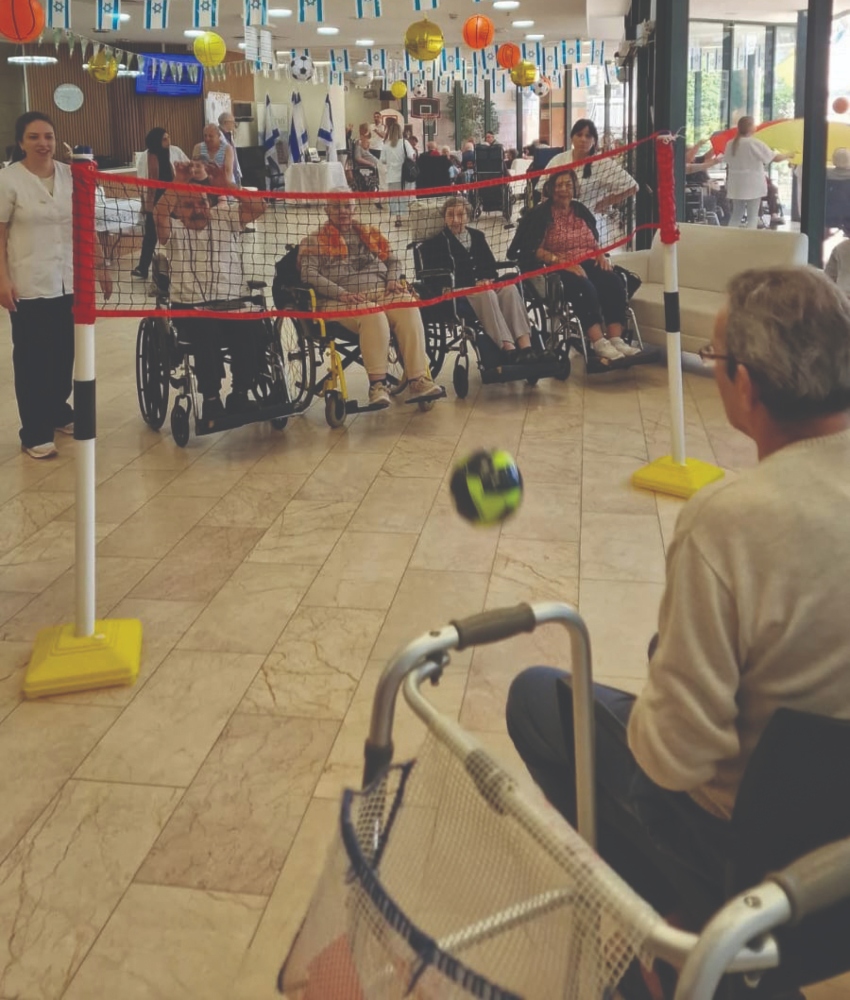 דיירי המרכז בפעילות (צילום: יח"צ)