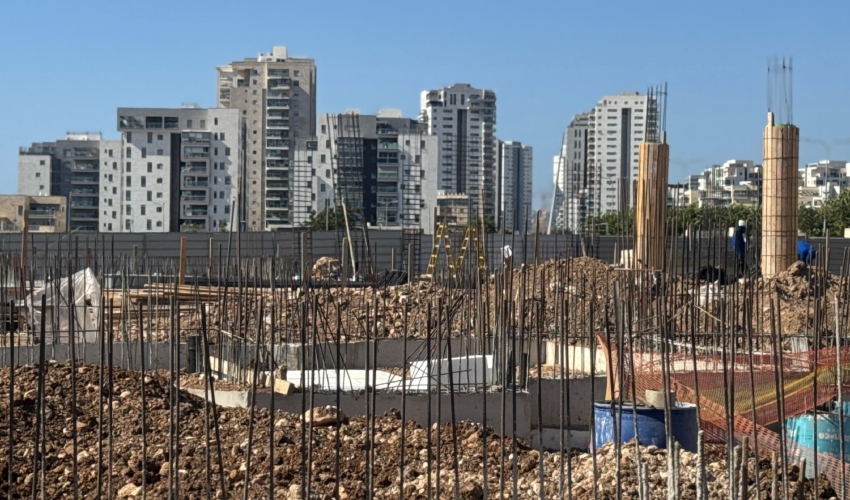 אבן הפינה לבית הספר החדש (צילום: דוברות עיריית טירת כרמל)