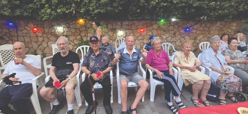 דיירות ודיירים באחוזת בני ברית (צילום: באדיבות אחוזת בני ברית)