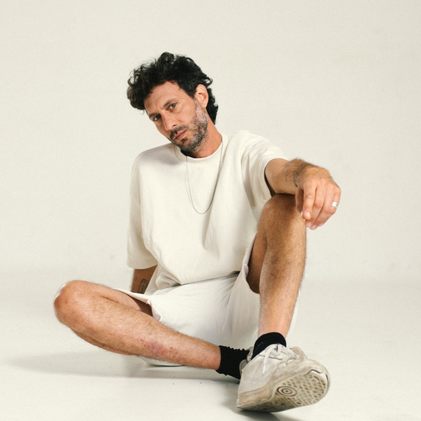 הזמר אלון עדר (צילום: אדווה דרור)