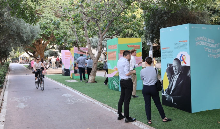 מתוך התערוכה "חברות בלתי אפשרית - קונרד אדנאואר ודוד בן-גוריון" (צילום: חן גלילי)
