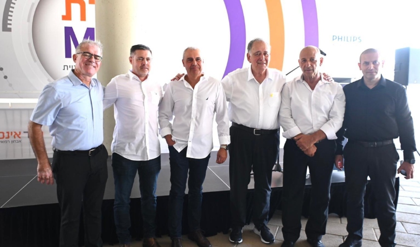 רונן נודלמן, צביקה ברבי, יונה יהב, יורם סגל, ליאור פרי ומיכאל מישורי דרעי השקת ניידת ה-MRI (צילום: ראובן כהן)
