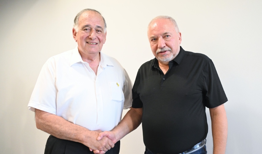 יונה יהב ואביגדור ליברמן (צילום: ראובן כהן)