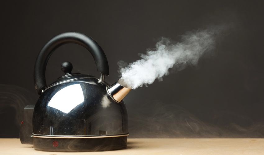 הרתחת מים (צילום: nikkytok/depositphotos.com)