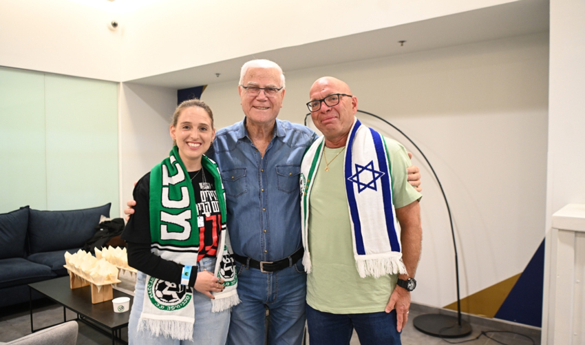 רוני שטיינברכר, בתו דורון ויעקב שחר (צילום: ראובן כהן, באדיבות מכבי חיפה)