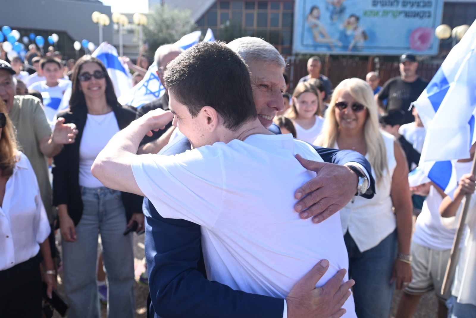 מקסים הרקין ויעקב פרץ צילום: דוברות עיריית קרית אתא)