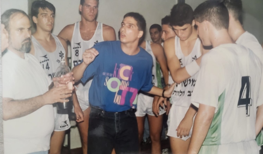 קורן אמישה, אילן ממן, בני אבי אשכנזי מדריך את מכבי בת גלים (צילום: אורי ירון ז"ל)