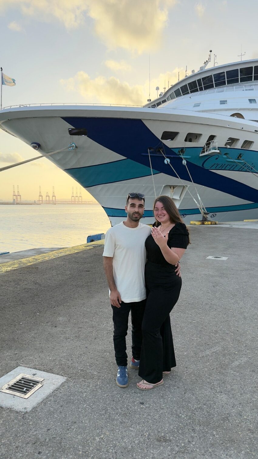 עידן מורן וקטיה טיחומירוב בסוף ההפלגה (צילום: פרטי)