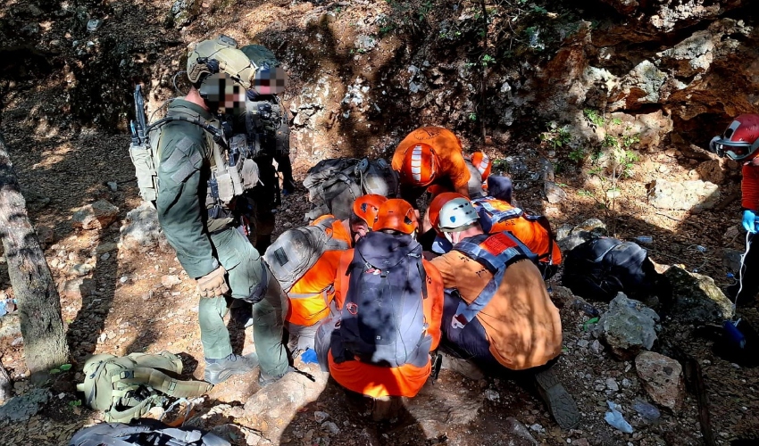 חילוץ הנער (צילום: דוברות יחידת החילוץ גליל-כרמל)