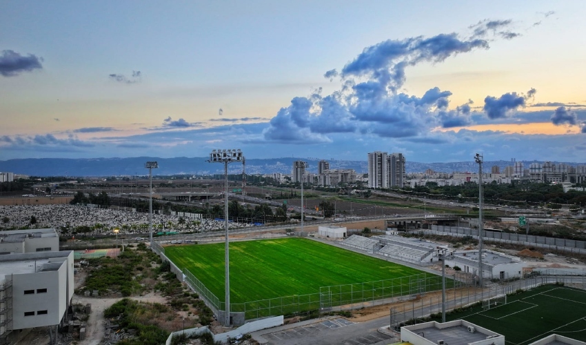 איצטדיון הכדורגל החדש בקרית ביאליק (צילום: יניב אזולאי)