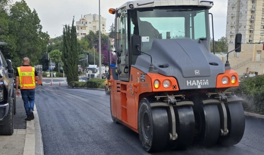 סלילת הכביש מחדש ברחוב אבא חושי (צילום: מי כרמל)