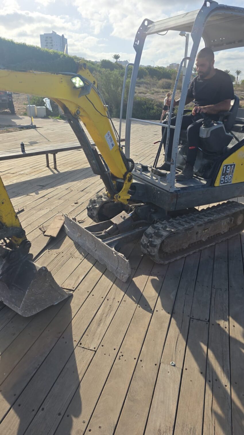 העבודות להנגשת טיילת שקמונה (צילום: דוברות עיריית חיפה)