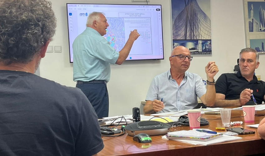 אביהו האן בישיבת ועדת השימור העירונית