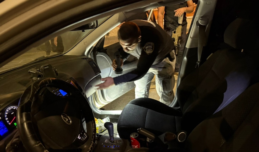 חיפוש ברכב (צילום: ראובן כהן, דוברות עיריית חיפה)