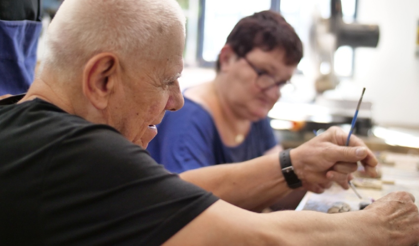 הכנת המארזים (צילום: אקים חיפה)