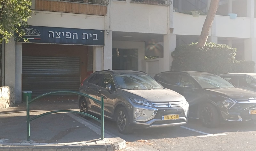 פעם המכולת של קליין, היום בית הפיצה (צילום: ליאור פרי)