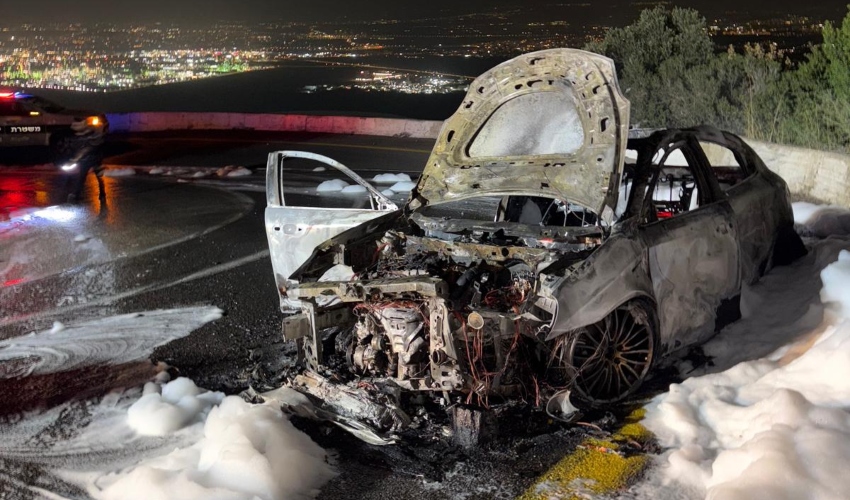 הרכב השרוף בפארק הכרמל (צילום: דוברות רשות הכבאות וההצלה)