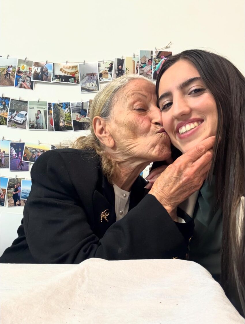 יעל עזריה ונכדתה מאי כהן