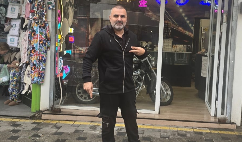 עמי אילון בפתח הסטודיו החדש-ישן