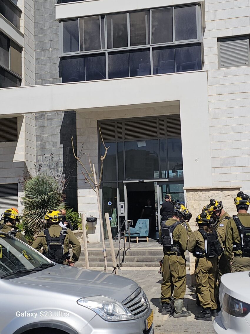 מקום הפגיעה בטירת כרמל (צילום: דוברות עיריית טירת כרמל)