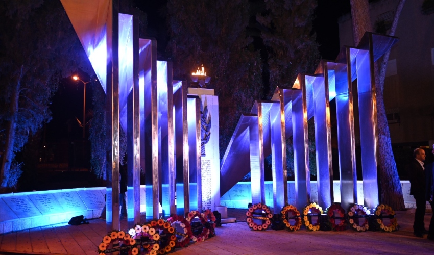 אנדרטת הזיכרון העירונית (צילום: דוברות עיריית קרית אתא